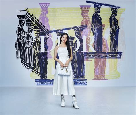 dior 2022早春|Dior 2022早春大秀打造希臘女神運動服！Jisoo搶穿最 .